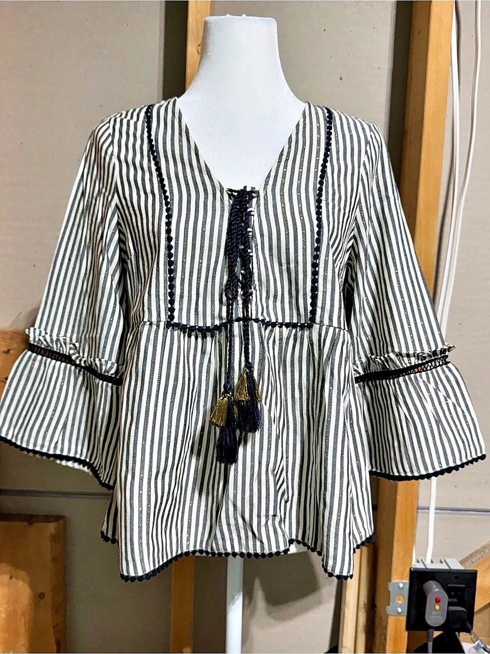 Crown & Ivy Height & Ashbury I Signature Striped White & Black Size small